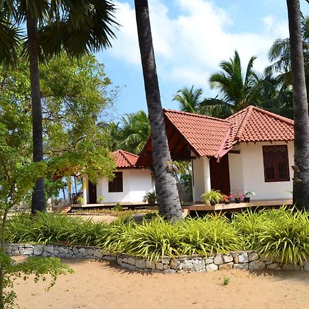 Nirukthie Beach Resort & Restaurant كالبيتيا المظهر الخارجي الصورة