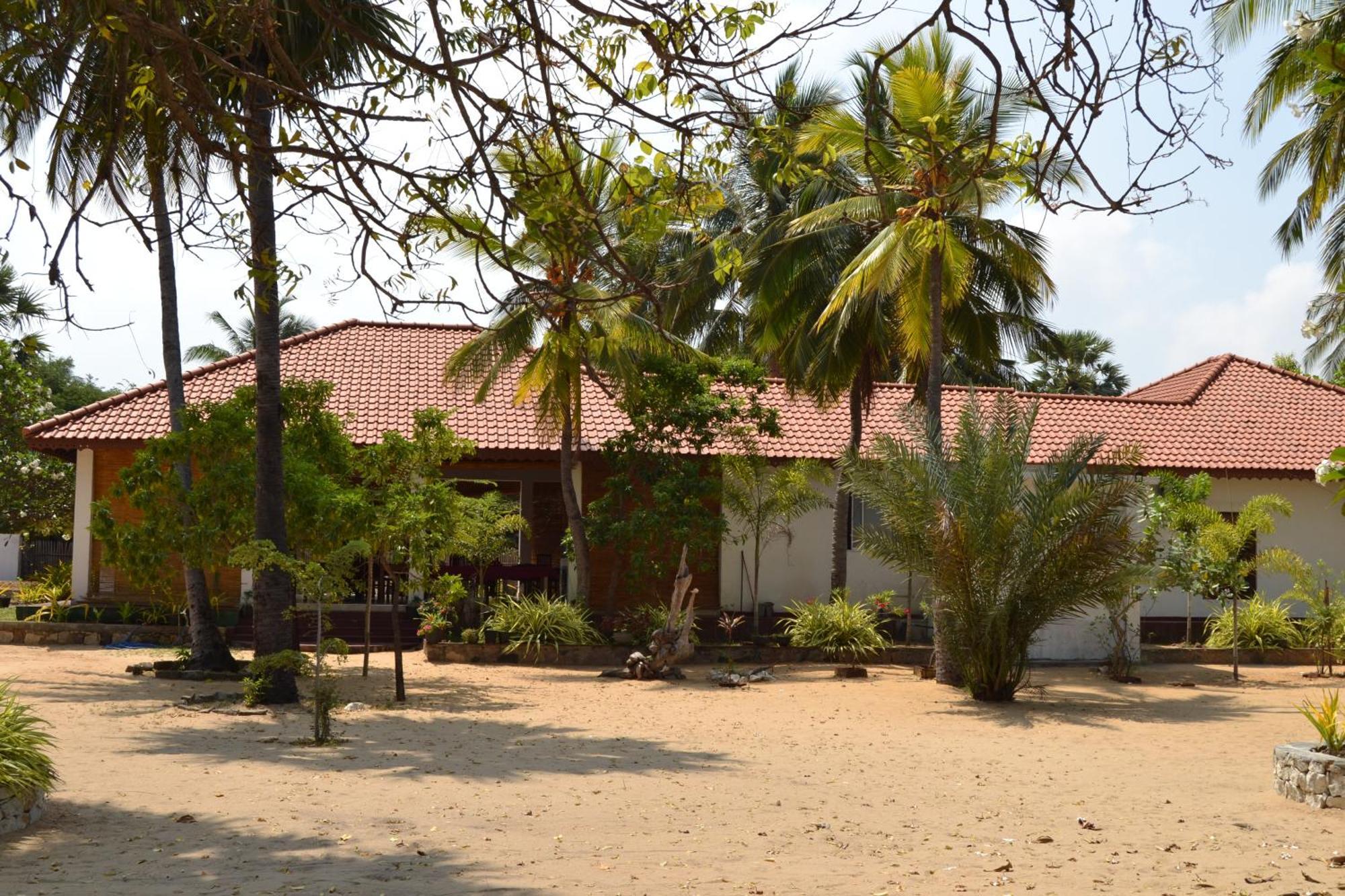 Nirukthie Beach Resort & Restaurant كالبيتيا المظهر الخارجي الصورة